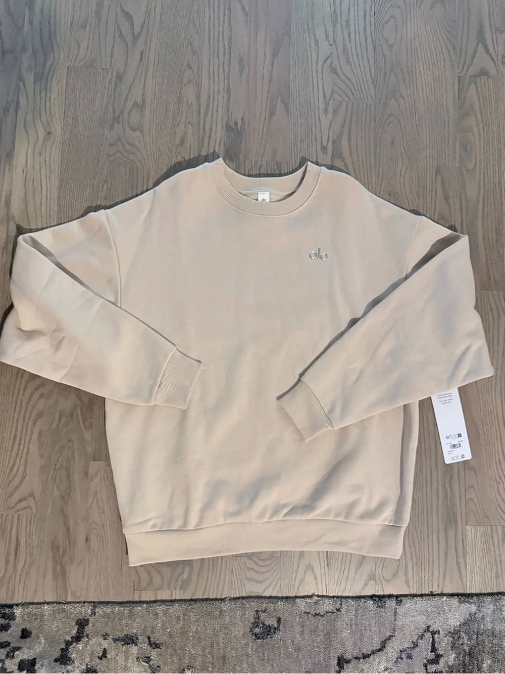 ALO Yoga AccolaWomen's Crewneck Sweatshirt in Macadamia